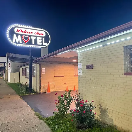 Deluxe Inn Motel